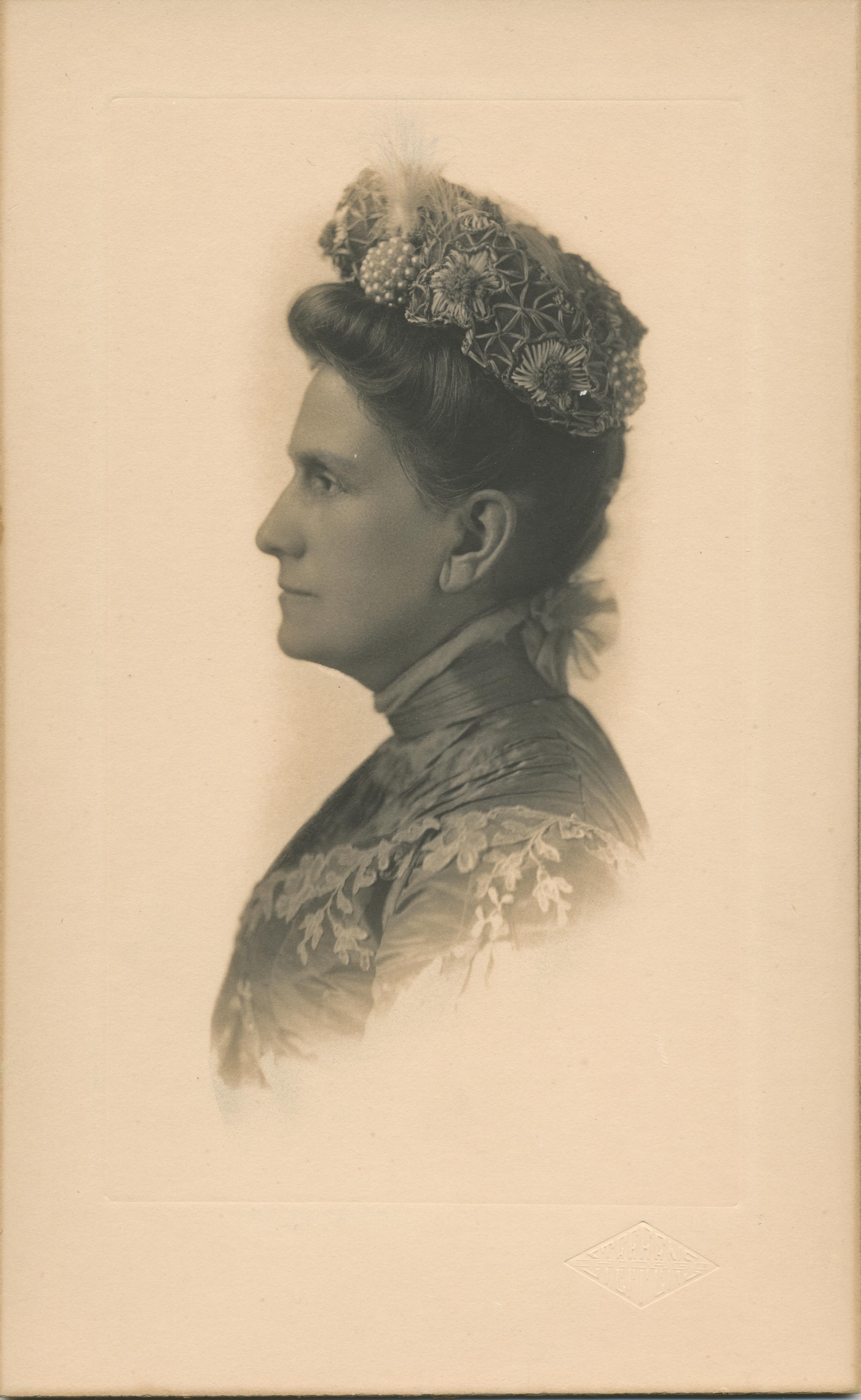 Portrait of Rumah Crouse, Director of the Chicago Kindergarten College, circa 1900.